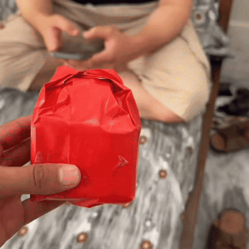 Présent Agaçant™